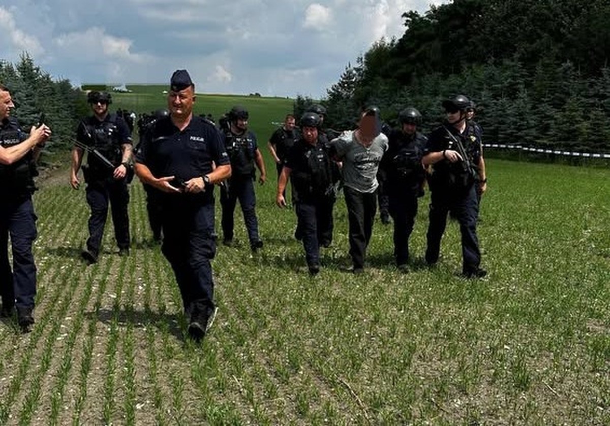 Były policjant przyznał się do zabicia teścia i ranienia teściowej w Mierzawie