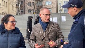 Posłowie Lewicy przed siedzibą PiS. Zostali wylegitymowani przez policję
