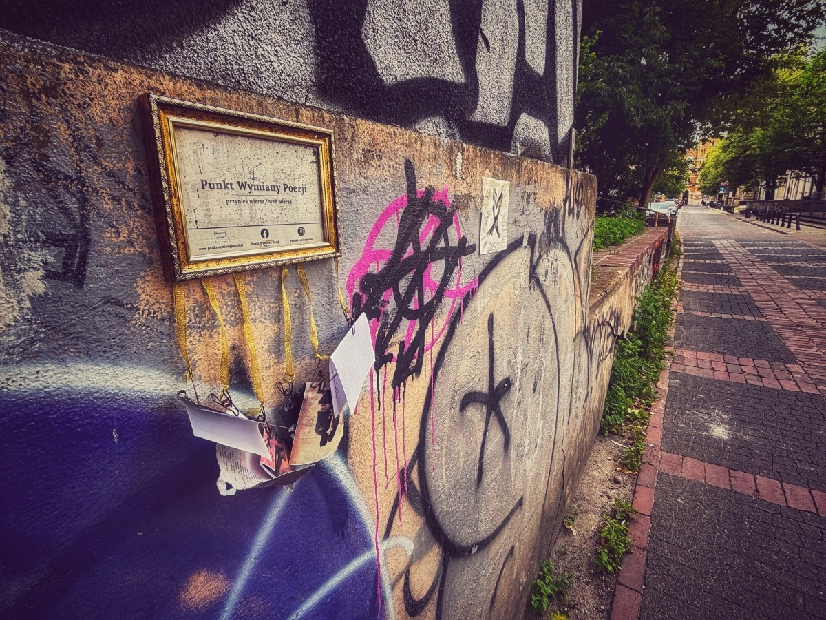 21078034-09f5-4064-b83b-86b6c601828c