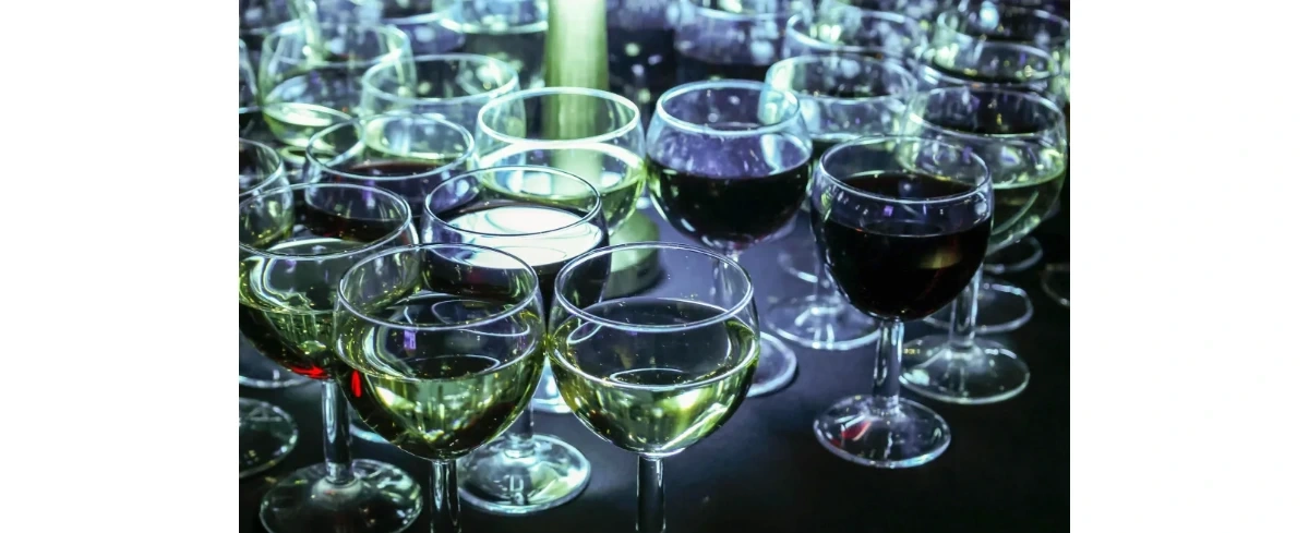 Mniej pozwoleń na sprzedaż alkoholu w Warszawie. Dzielnice zaopiniują projekt