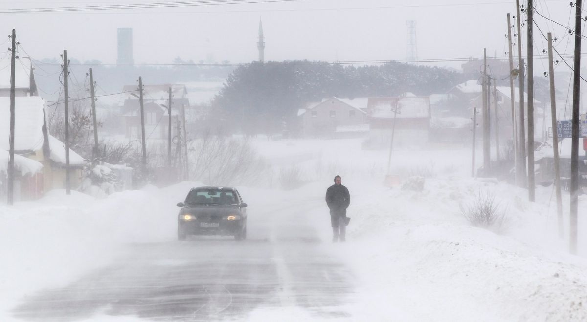 Bałkany walczą ze śnieżycą. Tysiące ludzi bez prądu