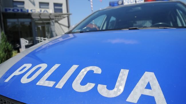 Pijana i nieprzytomna 14-latka trafiła do szpitala. Nastolatkę znaleziono w parku w Żorach