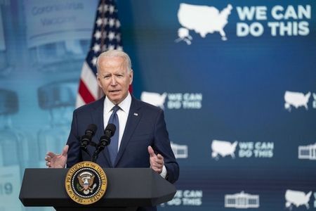 Biden ostrzega przed Deltą. "Szczepcie się, to za darmo"