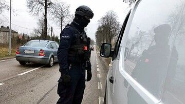 Ludźmierz. Policja odnalazła ciało w bagażniku auta. Mężczyzna miał ranę postrzałową głowy