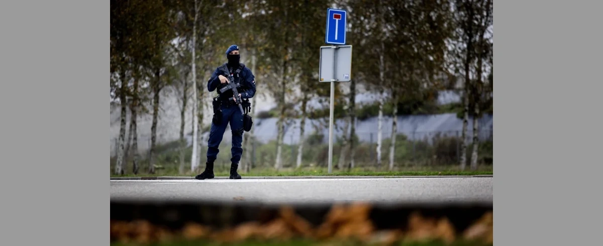 Holandia. Nastolatek skazany za przygotowywanie zamachu na parlament i bazę lotniczą