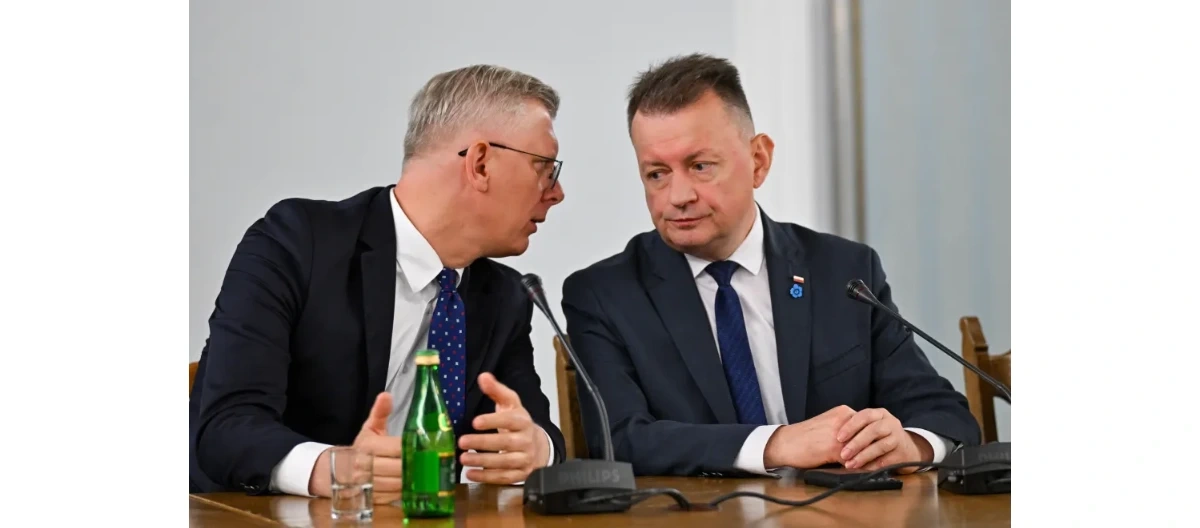 Błaszczak i Cenckiewicz oskarżeni ws. ujawnienia planu użycia Sił Zbrojnych „Warta”