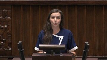 Klaudia Jachira zmieniła słowa "Roty". "Tak nam dopomóż Tusk!"
