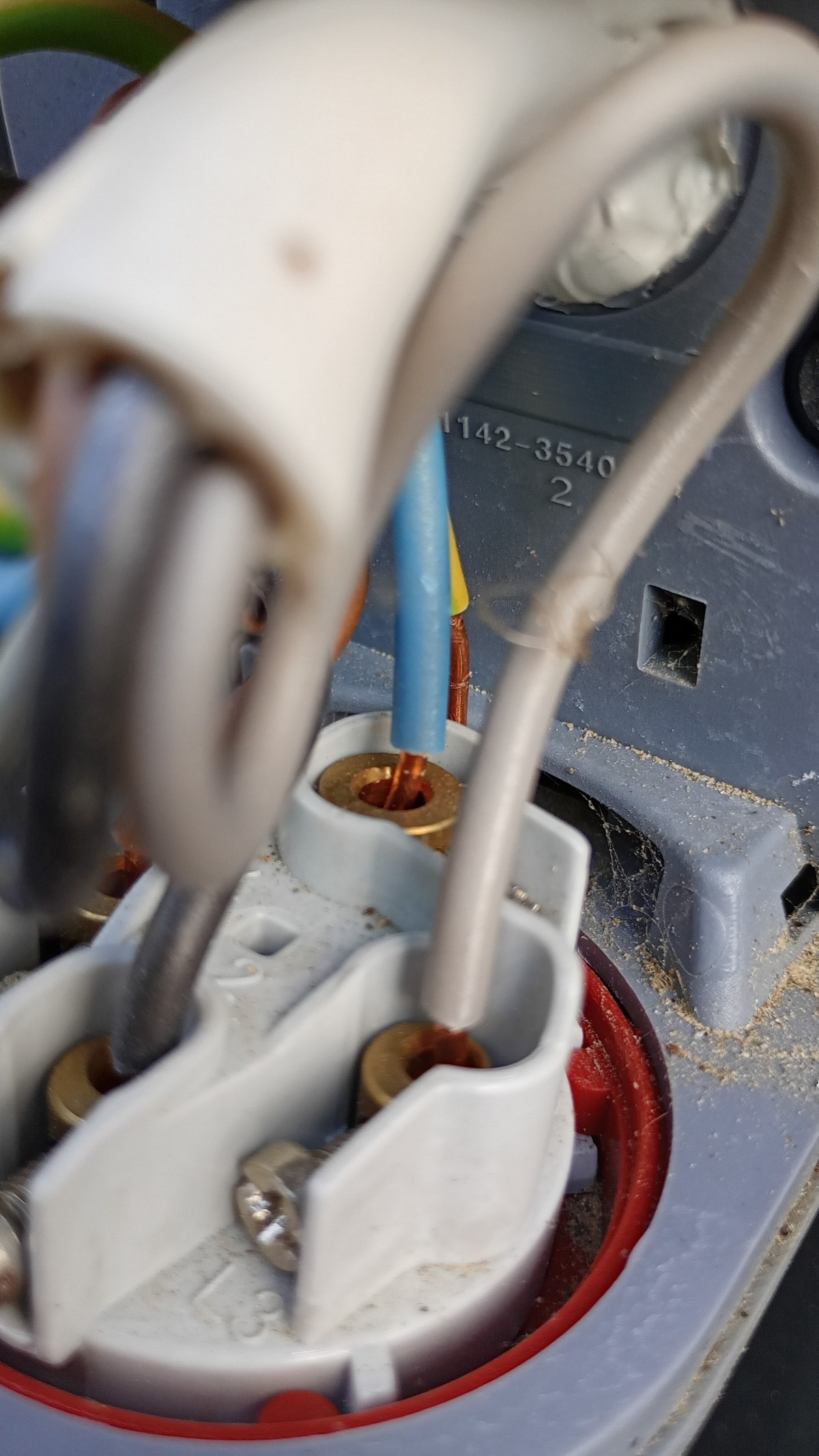 f0b944ff-bb35-4ccc-a501-bbc7695f7191