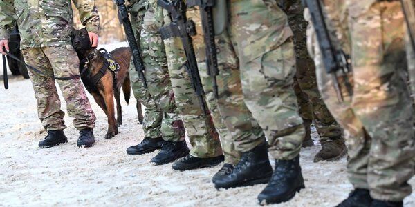 Ukraińska armia ćwiczy z amerykańskimi pociskami. Nie ustępuje pomoc wojskowa
