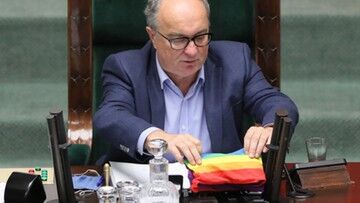 Włodzimierz Czarzasty wywiesił tęczową flagę podczas debaty ws. zakazu zgromadzeń osób LGBT