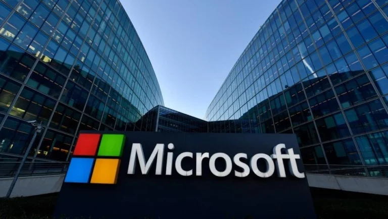 Microsoft inwestuje 50 mld USD w AI. Walka o dominację
