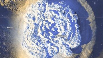 Peru: dwie osoby utonęły po nadejściu fali oceanicznej wywołanej erupcją wulkanu