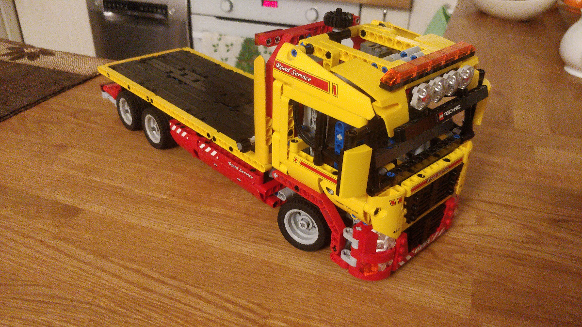 LEGO Technic Ciężarówka z płaską platformą (8109) - recenzja