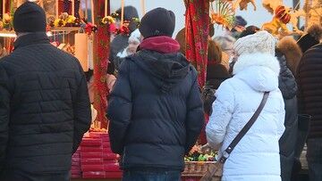 Jarmark bożonarodzeniowy w Krakowie. Pajda chleba ze smalcem kosztuje 40 zł