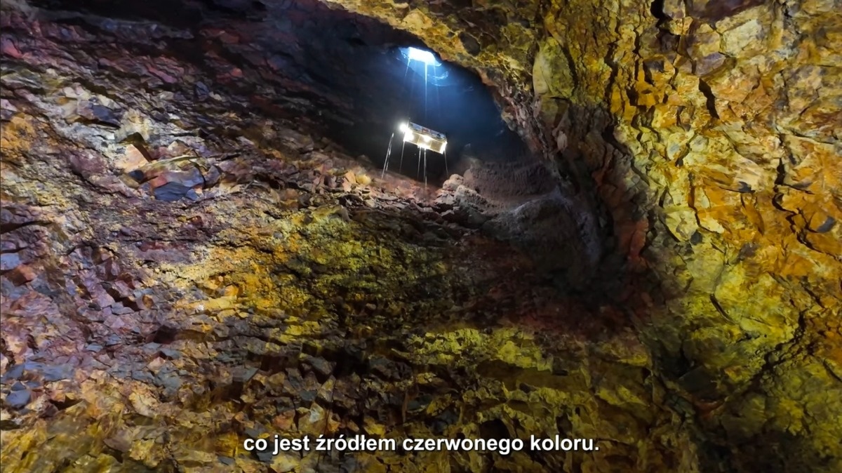 Zjeżdżam 120 metrów do wnętrza wulkanu