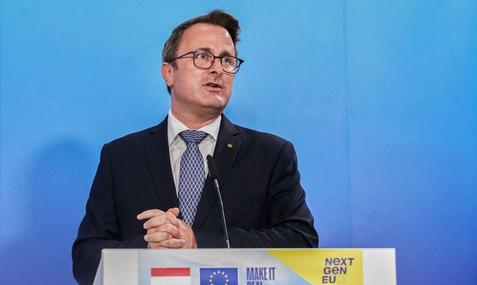 Premier Luksemburga zakażony. Na szczycie UE miał styczność z Angelą Merkel