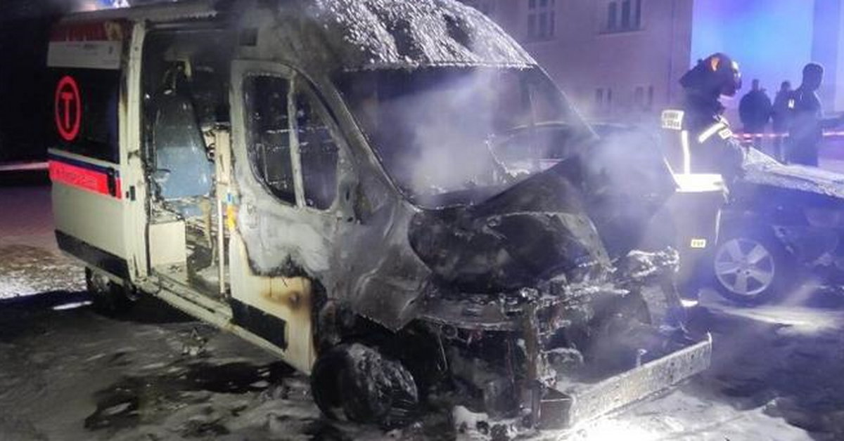 Spłonęła karetka, która miała jechać do Ukrainy. Dyrektor szpitala w Charkowie rozpłakał się