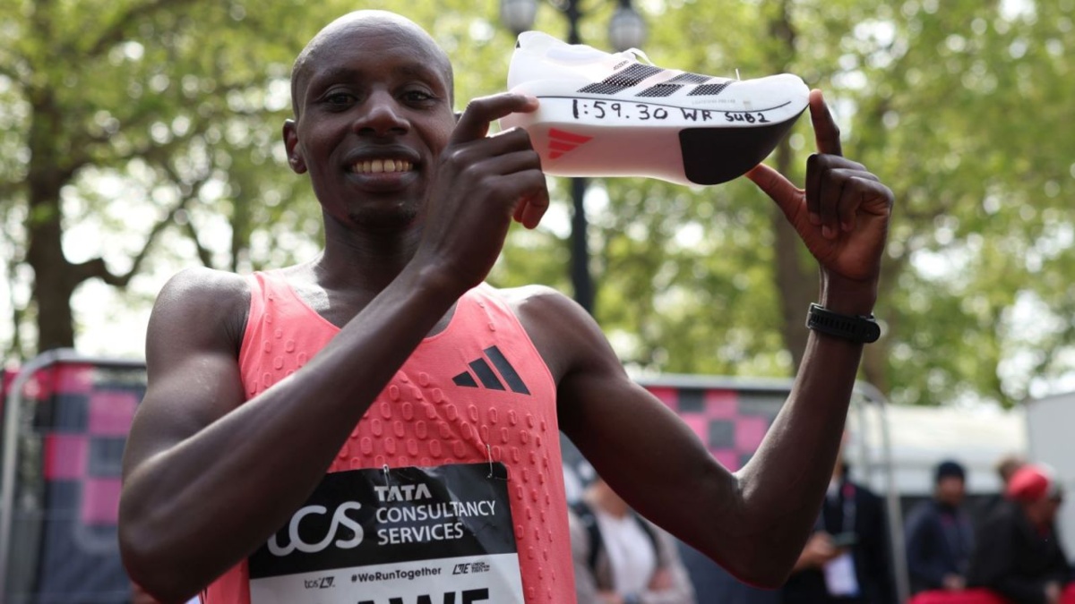 Rekord świata w maratonie! Kenijczyk Sabastian Sawe jako pierwszy mężczyzna na świecie uzyskał czas poniżej dwóch godzin