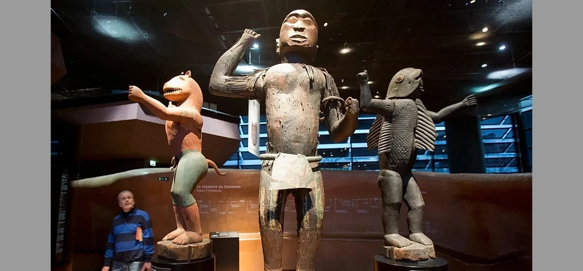 Francuscy deputowani uchwalają ustawę o zwrocie dzieł zrabowanych w epoce kolonialnej