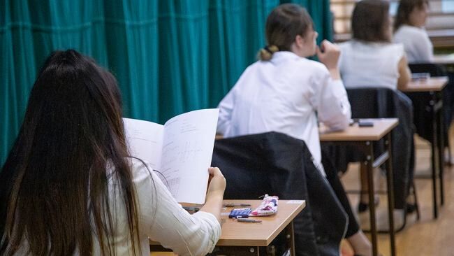 Matury 2021. Wyniki egzaminów maturalnych pozna ok. 300 tys. zdających