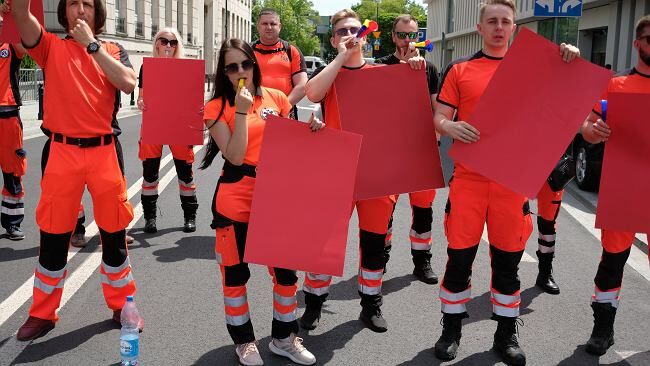 "Pogardliwie nas potraktowano". Protest ratowników medycznych. W niektórych miastach nie przyjdą do pracy