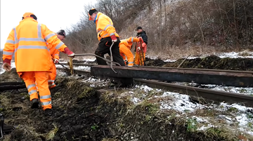 Wojna w Ukrainie. Kolejarze w kilka dni remontują tory do Krościenka. Pociągi pojadą po uchodźców