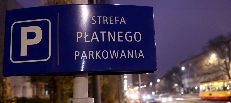 Prawie 62 mln zł z mandatów za złe parkowanie. Tak zarabia Warszawa