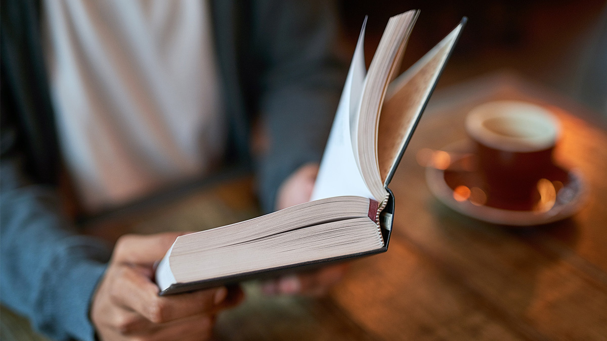 Wydaje książki pisane przez AI i zarabia na tym siedmiocyfrowe sumy - 200 książek rocznie tworzone przez AI