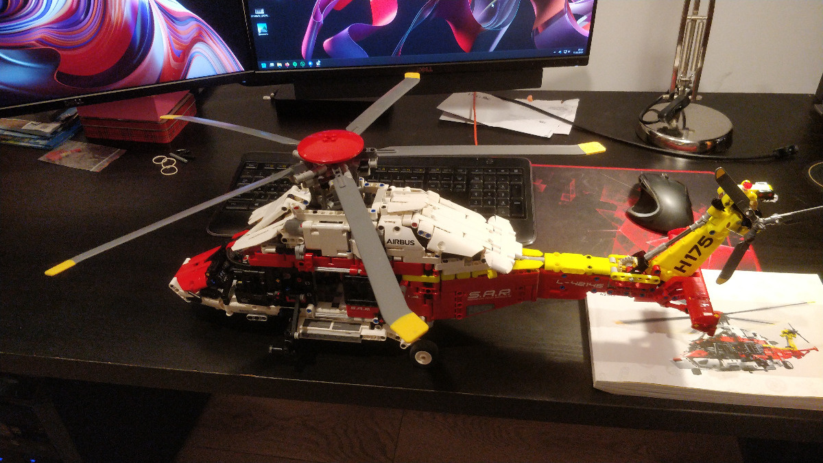 LEGO Technic Helikopter ratunkowy Airbus H175 (42145) - złożenie i recenzja
