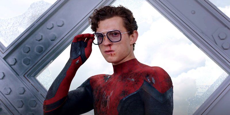 Spider-Man: No Way Home - Pajączek ma nowy kostium. Na grafice widać złote dodatki