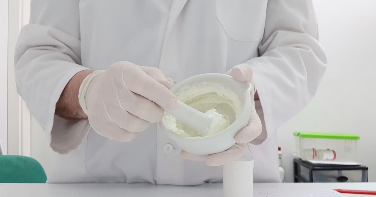 GIF: Taco Hemingway bez zgody producenta użył nazwy leku w piosence