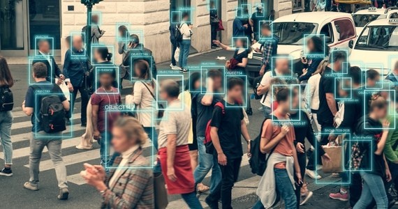 Sztuczna inteligencja źle rozpoznała twarze. Osiem osób trafiło za kraty