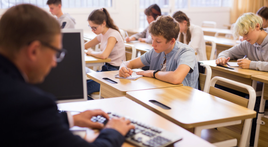 40-minutowe lekcje od 1 marca. Szkoły będą jak fabryki masła