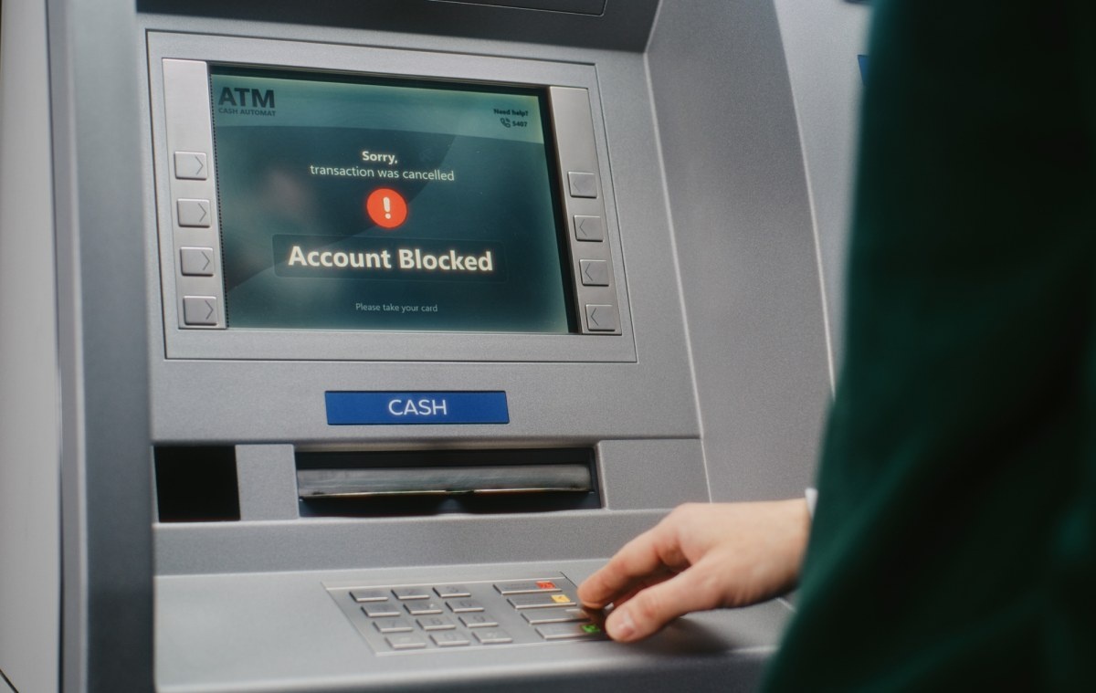 Bank zablokował konta rosyjskich klientów. Zakupy i wypłaty zamrożone