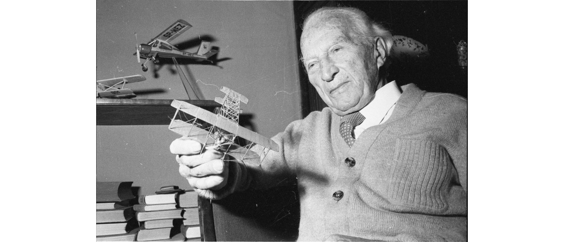 Historia jednej fotografii z Bazy Zdjęć PAP: Pierwszy samolot nad Warszawą