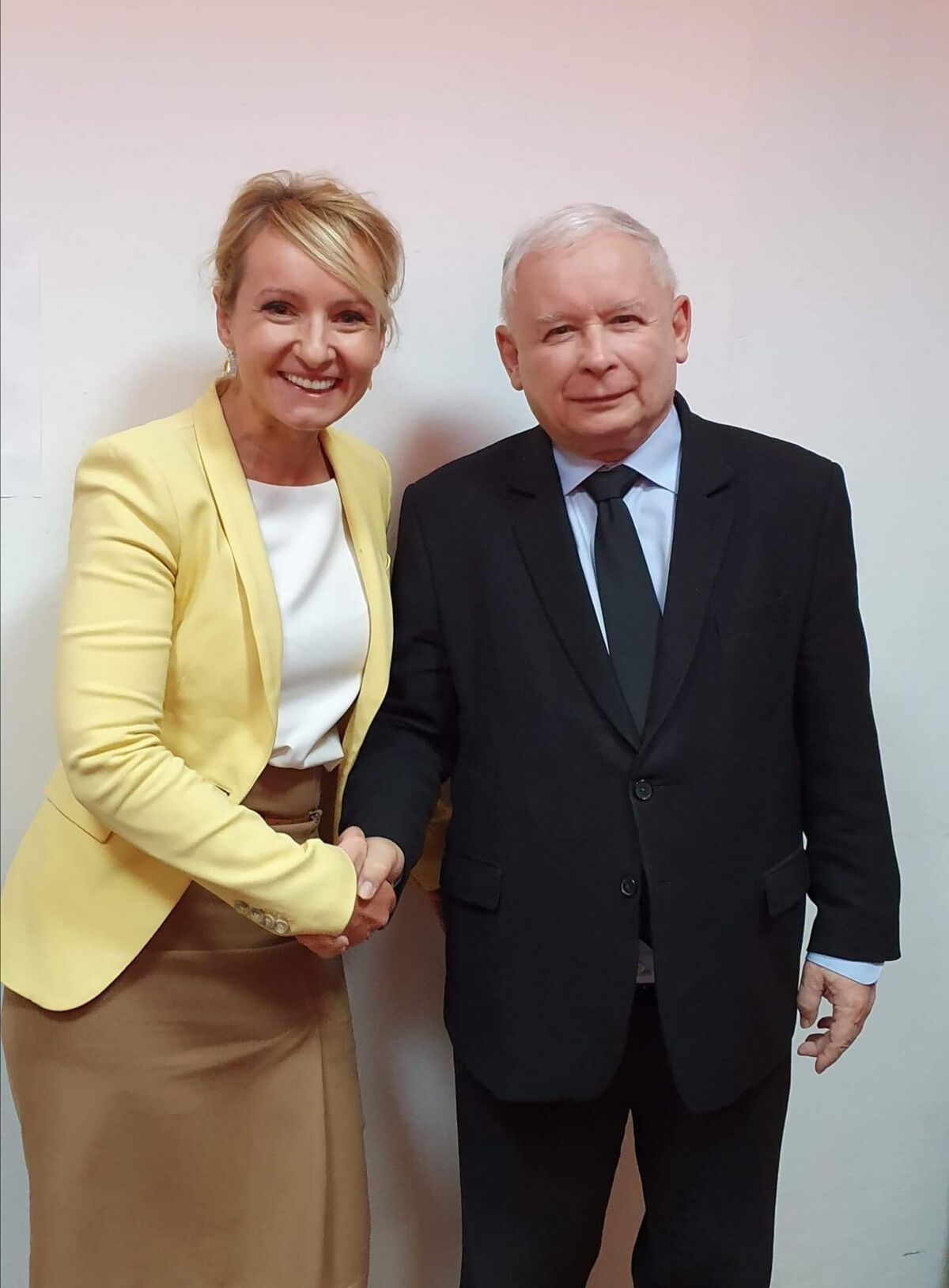 37bf0fe1-73a4-471e-abed-393f9585c79f