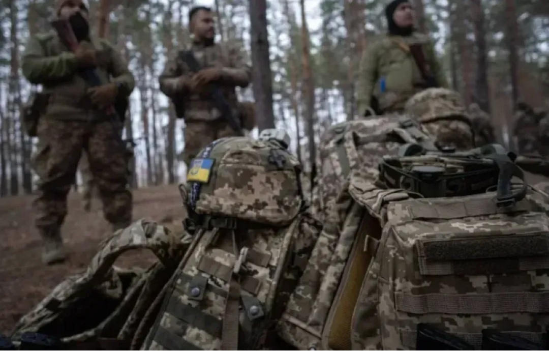 W ciele ukraińskiego żołnierza przekazanego przez Rosję znaleziono niezdetonowany granat