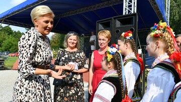 "Kobiety wyznaczają kierunki rozwoju polskiej wsi". Agata Kornhauser-Duda zabrała głos
