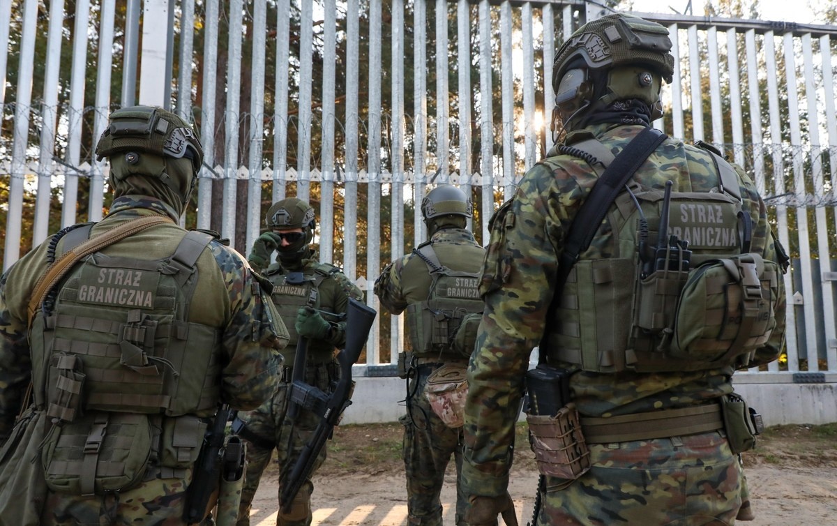 Masowe zatrucie pokarmowe w Centrum Szkolenia Straży Granicznej w Kętrzynie. Rośnie liczba hospitalizowanych