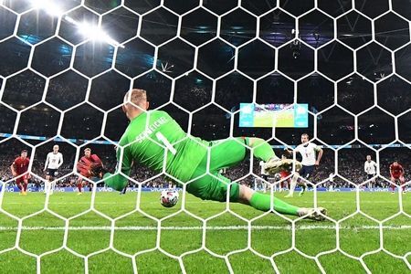 Anglia-Dania: UEFA zajmie się incydentem w czasie karnego