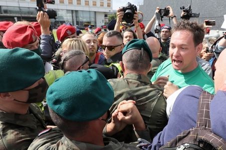 Incydent pod pomnikiem smoleńskim. Interweniowała policja