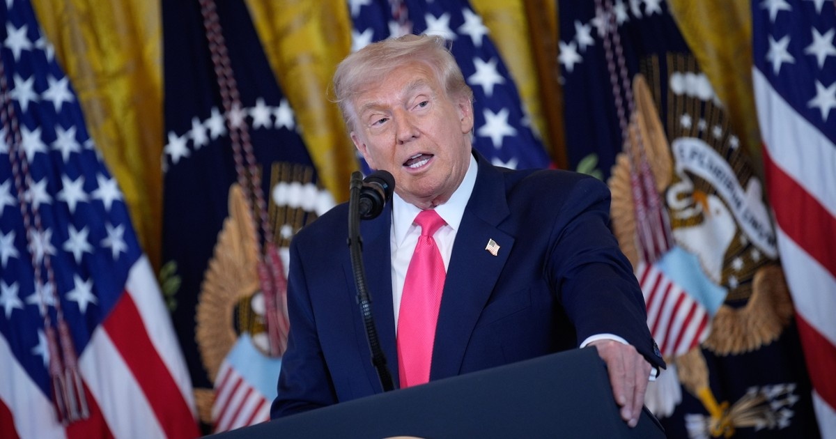 Donald Trump "gasi pożar, który sam wywołał". Idzie na ustępstwa w kwestii ceł