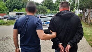 Wezwał policję "bo mu się nudziło". Podczas interwencji awanturował się i dopuścił przestępstw