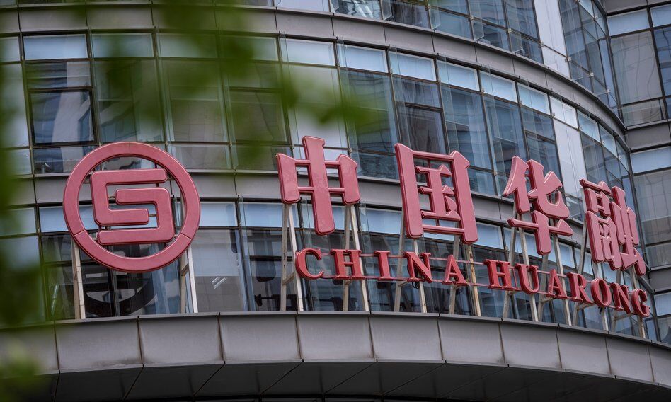 Największy "zły bank" w Chinach przeceniony o połowę. Inwestorzy wtopili miliardy