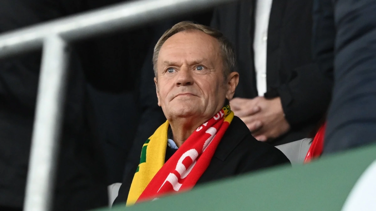 Szokujące obrazy w meczu Litwa-Polska: Atak kibiców na Donalda Tuska