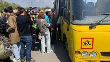 Wojna w Ukrainie. Azowstal. Trwa ewakuacja cywilów z Mariupola