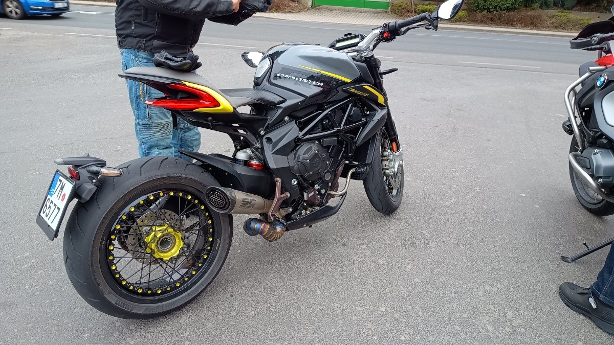 2006c100-5390-4184-acad-fc2506bf5efc