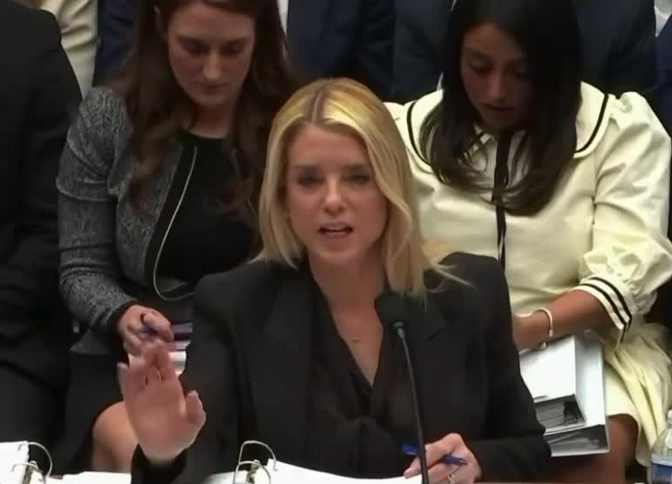 Pam Bondi złapana na kłamstwie pod przysięgą
