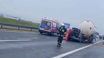 Bobrowiec. Zdarzenie cysterny i samochodu osobowego na autostradzie A1. Nie żyje jedna osoba