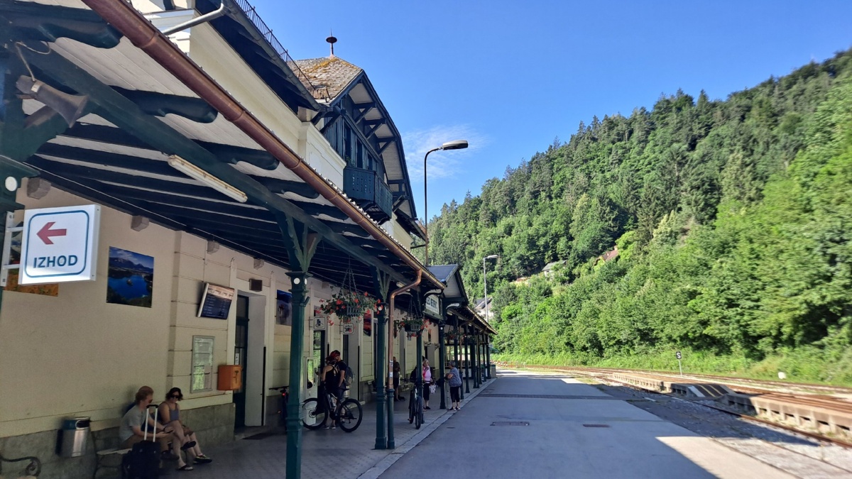 06c14f1a-bdda-45a3-a12c-2cb8e14dbbbc